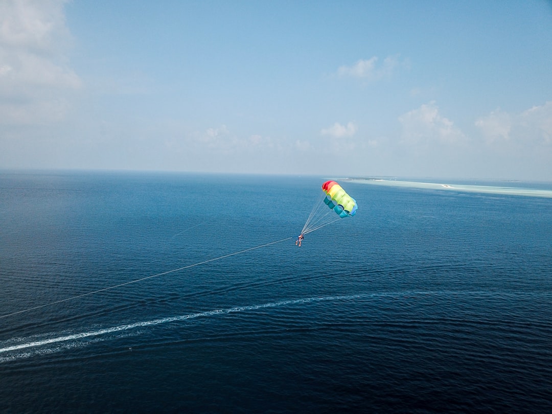 Instruktor kitesurfingu – jak zostać? Wymagania i kursy