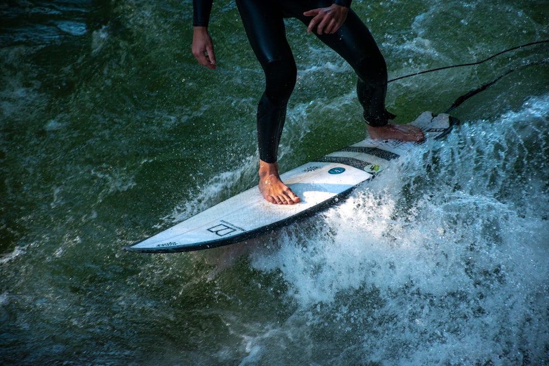 Stand up paddle board surfing – przewodnik dla początkujących