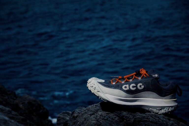 Buty do sportów wodnych – jakie wybrać na rejs morski?